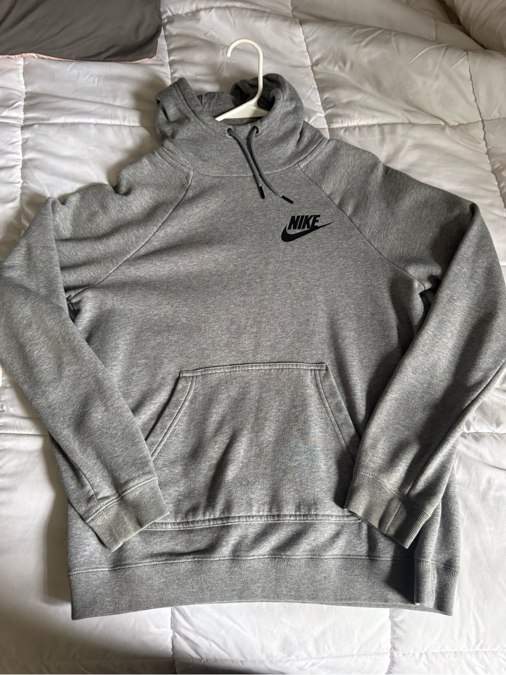 Nike Men's Heather Gray Pullover Hoodie with Black Logo